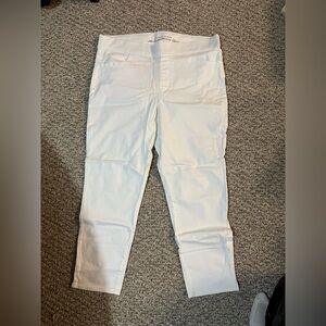 White capri pants - women